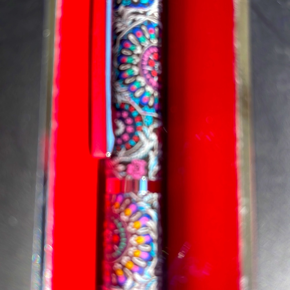 NIB Vera Bradley Metal Click Ball Point Ink Pen.  “Stained Glass Medallion”.